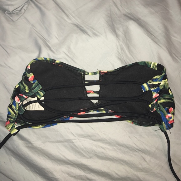 Hollister Bikini top - Picture 2 of 3