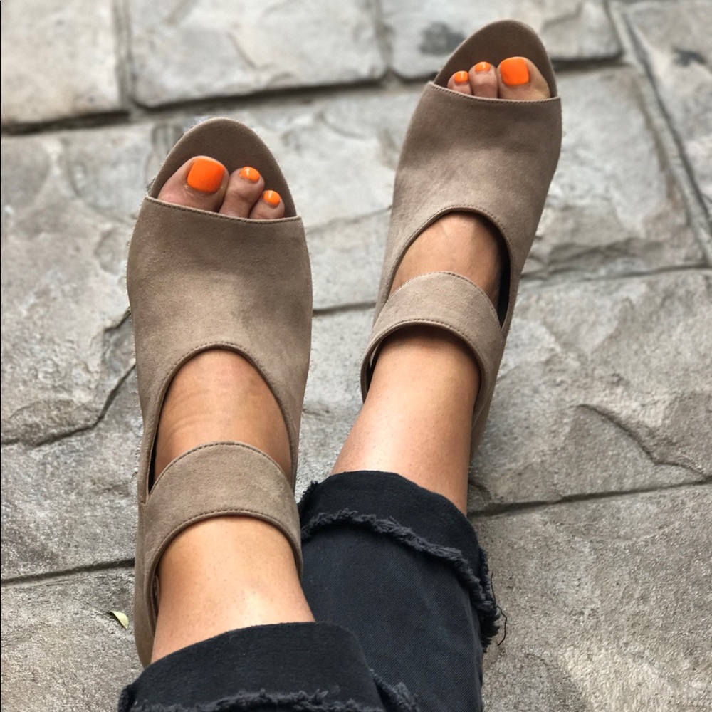 Nude Ankle Strap Open Toe Pump Shootie - Picture 7 of 8