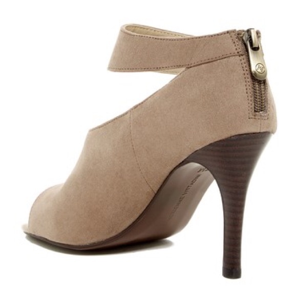 Nude Ankle Strap Open Toe Pump Shootie - Picture 2 of 8