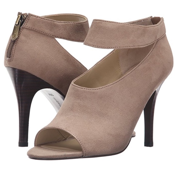 Nude Ankle Strap Open Toe Pump Shootie - Picture 5 of 8