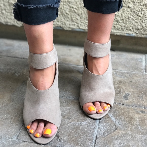 Nude Ankle Strap Open Toe Pump Shootie - Picture 6 of 8