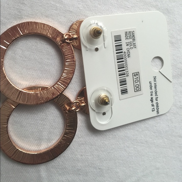 Earrings - Picture 4 of 6