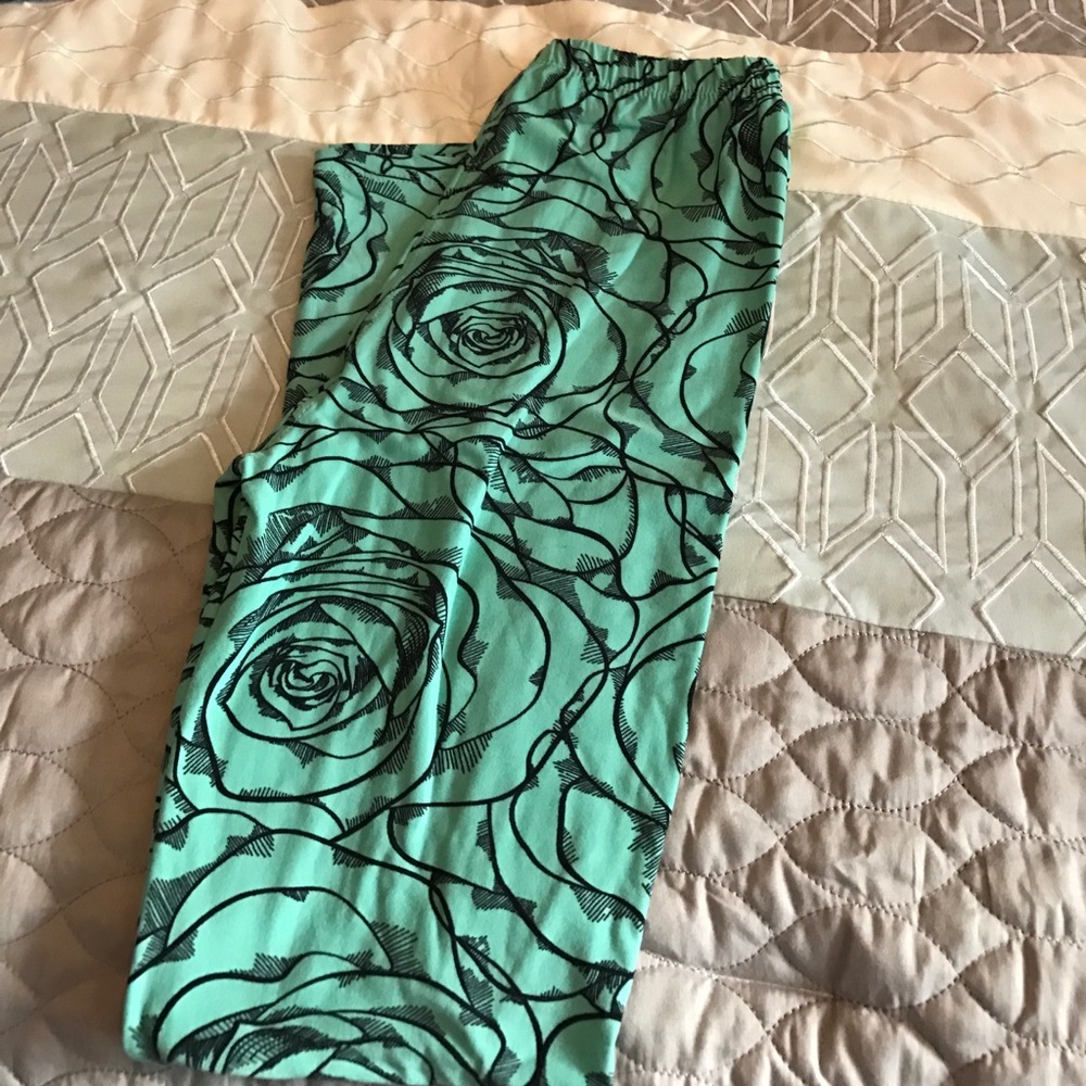 Lularoe Rose patterned leggings