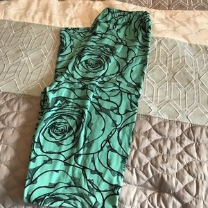 Lularoe Rose patterned leggings