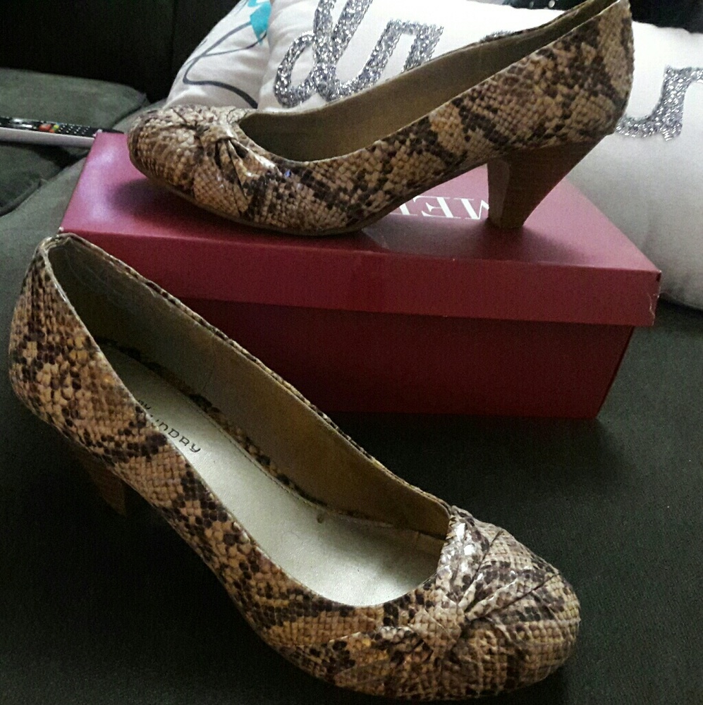 Small wedge sole shoe (medium width)