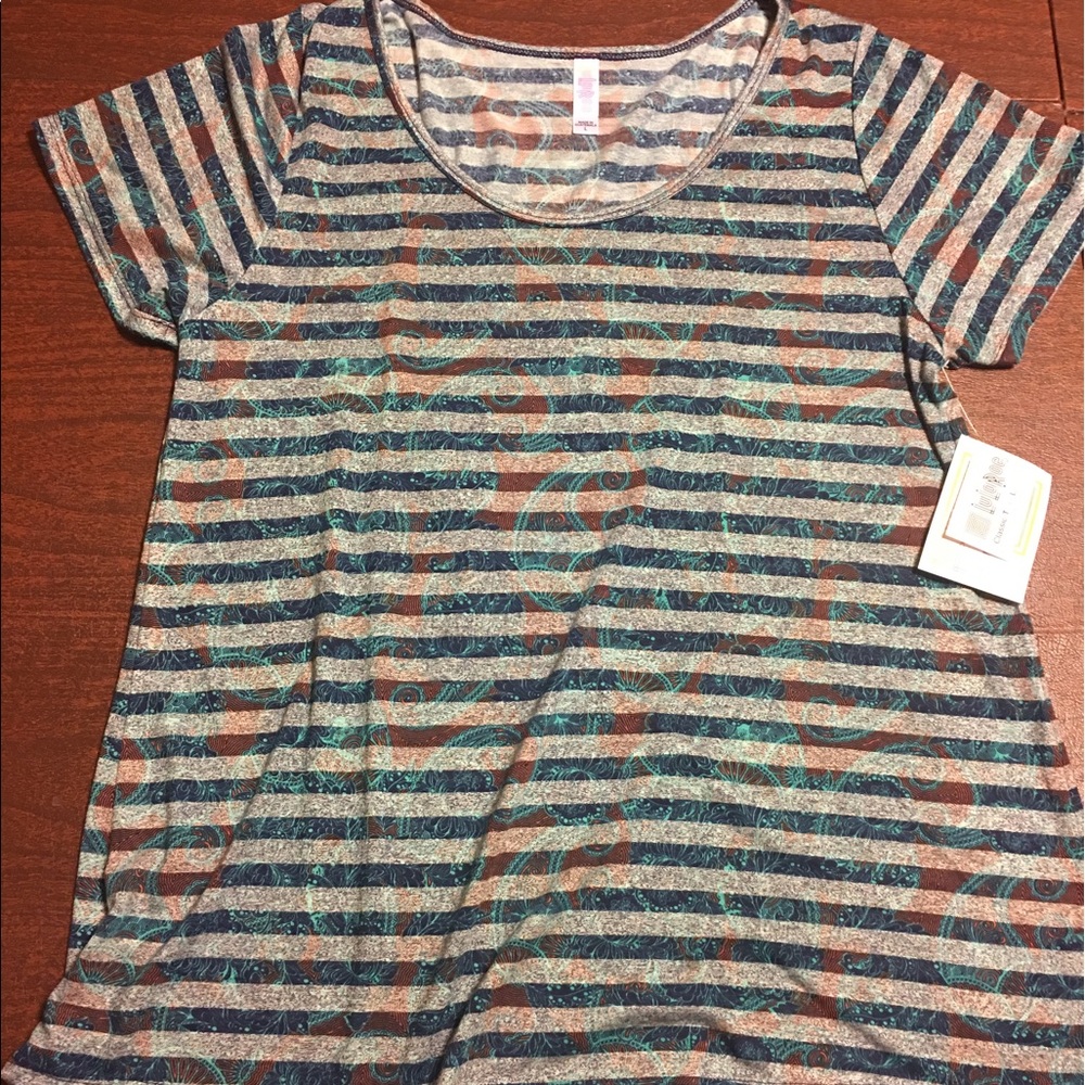 LulaRoe classic t shirt