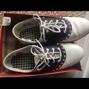 Saddle shoe w bling.