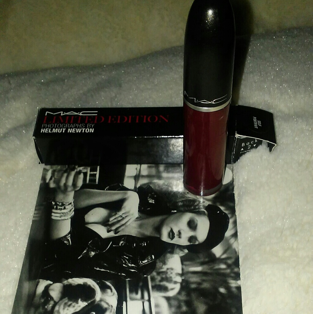 MAC X HELMUT NEWTON- SELF PORTRAIT-LE