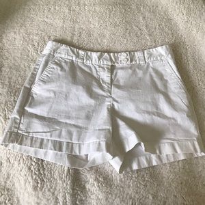 Vineyard Vines white  3 1/2 everyday shorts