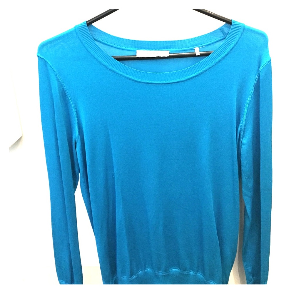 Light sweater electric blue