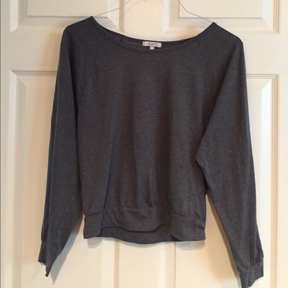 Delia's long sleeve gray tee in Junior size.