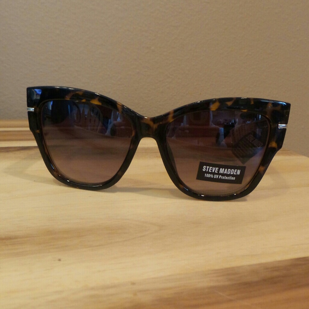 💗FIRM $20💗Steve Madden TORT SUNGLASSES
