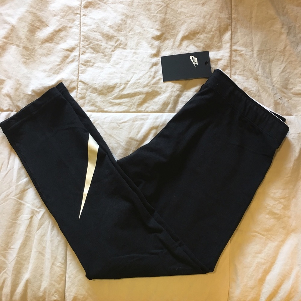 NWT Nike Crops