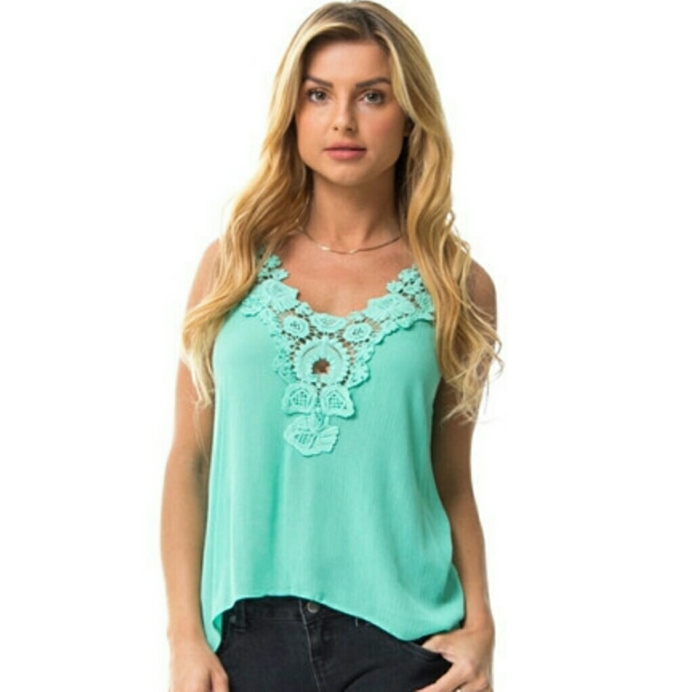 ❤️CLOSING SALE❤️ Mint green crochet detail hi lo - Picture 1 of 4