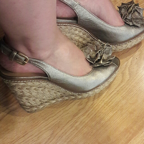 Made in Spain! Beautiful worn once metallic wedges - Picture 1 of 7