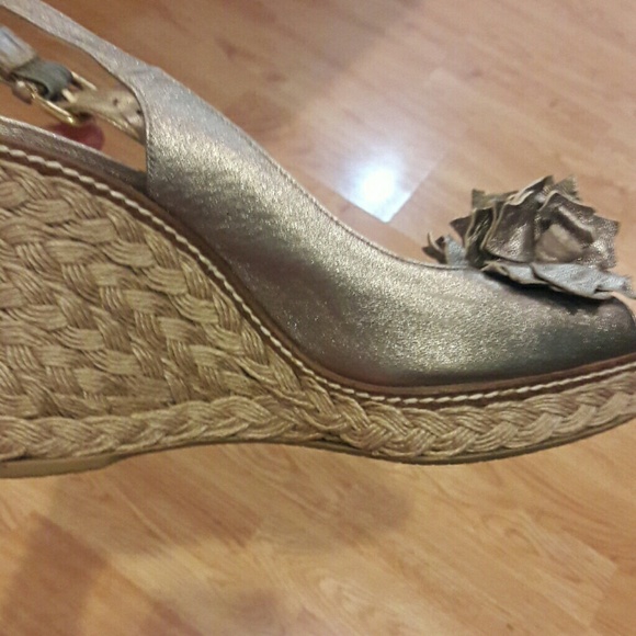 Made in Spain! Beautiful worn once metallic wedges - Picture 5 of 7