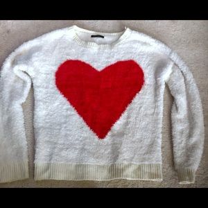♥️♥️Super cute fuzzy warm hart sweater♥️♥️