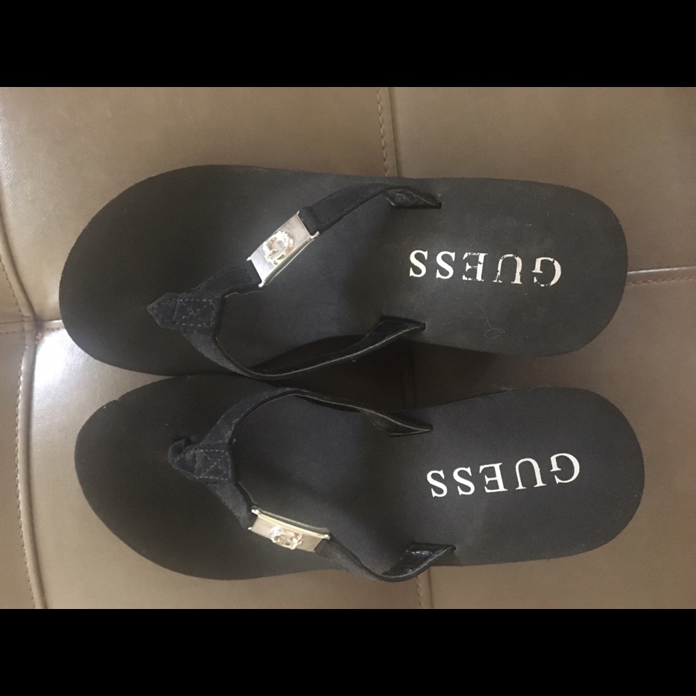 Guess flip flop wedges size 7