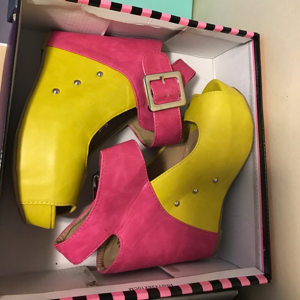 Shoe