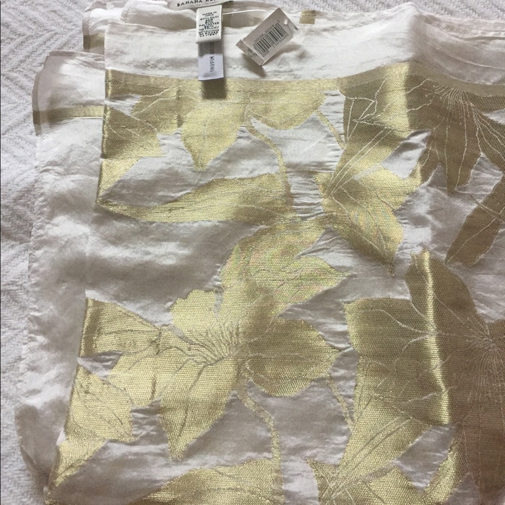 Banana Republic scarf with metallic print