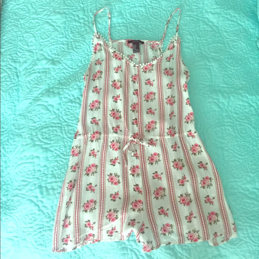 Forever 21 floral romper 🌸🌺💐🌸🌺💐🌸🌺