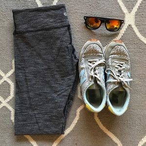 Lululemon leggings gray and black soft fabric