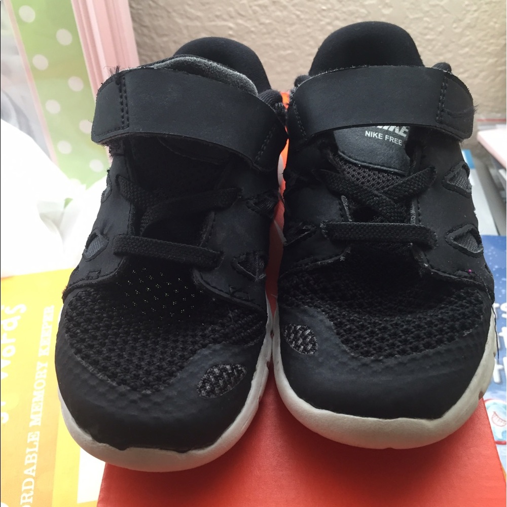 Girls Nike tennis shoes