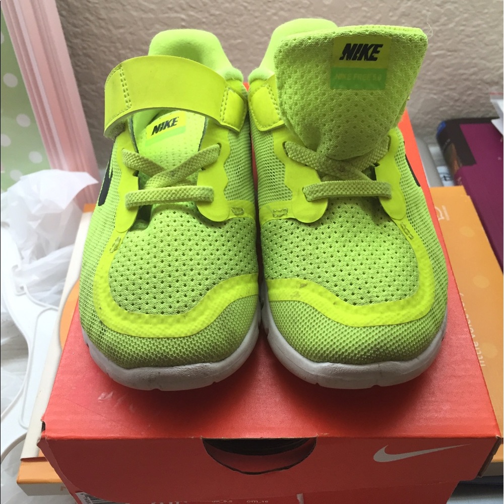 Girls Nike tennis shoes