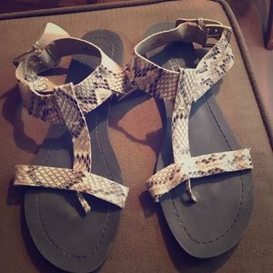 Moda international sandals