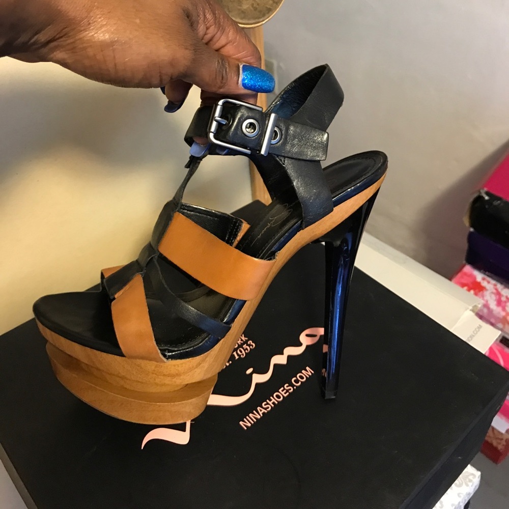 Shoe