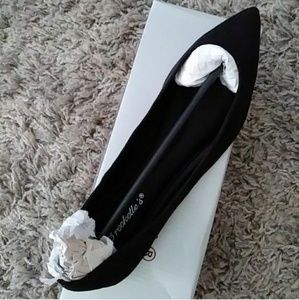 Breckelles Black Pointed Ballet Flats
