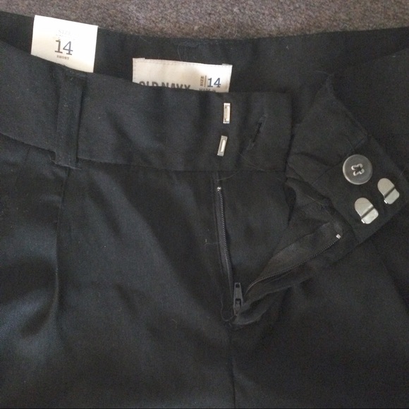 Old Navy Shorts - BNWT Cuffed Lightweight Black Shorts Old Navy Shorts - BNWT Cuffed Lightweight Black Shorts
