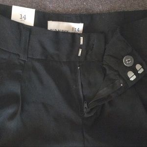 Old Navy Shorts - BNWT Cuffed Lightweight Black Shorts Old Navy Shorts - BNWT Cuffed Lightweight Black Shorts