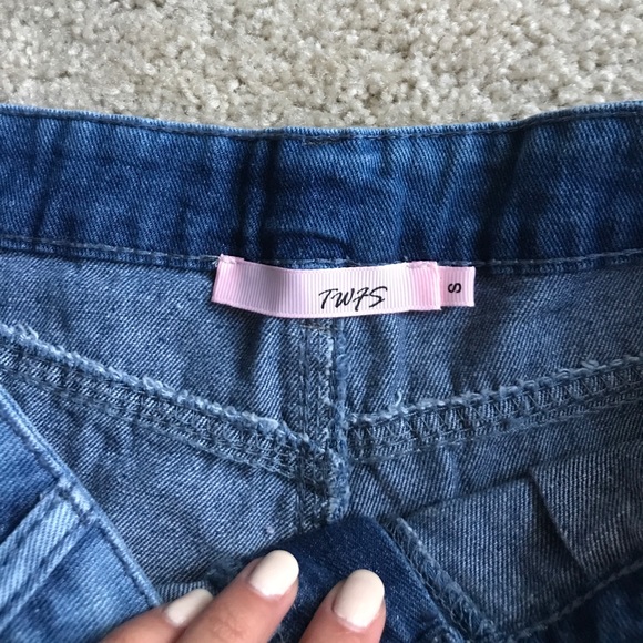 Jean Shorts with White Lace Detail - Picture 3 of 3