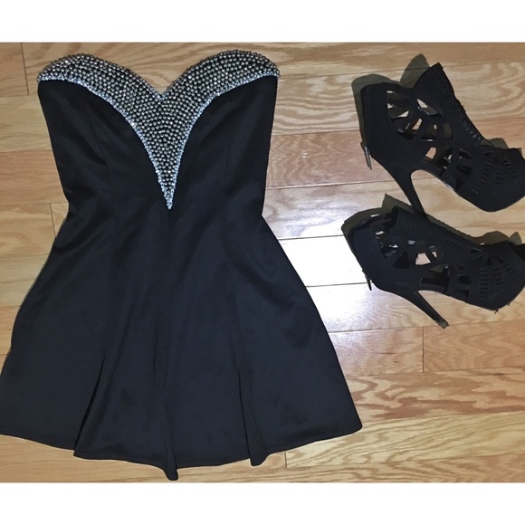🚫SOLD🚫 Black Strapless Dress - Picture 1 of 4