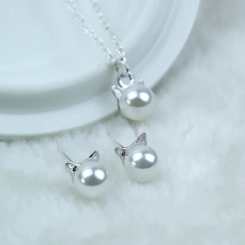 Adorable Kitty Pearls Necklace/Earring Set