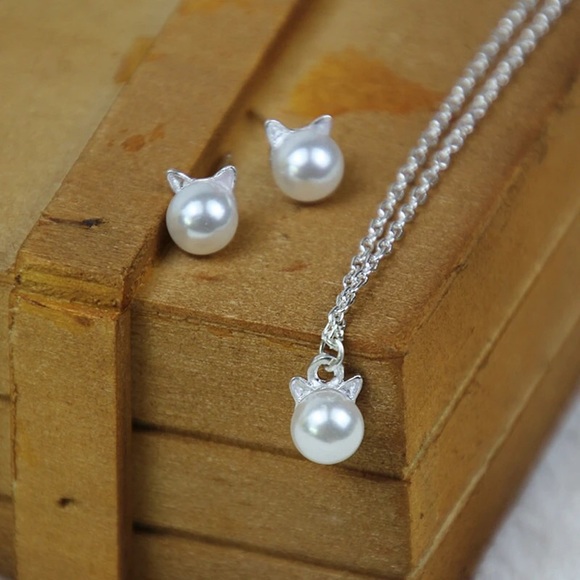 Adorable Kitty Pearls Necklace/Earring Set - Picture 4 of 5