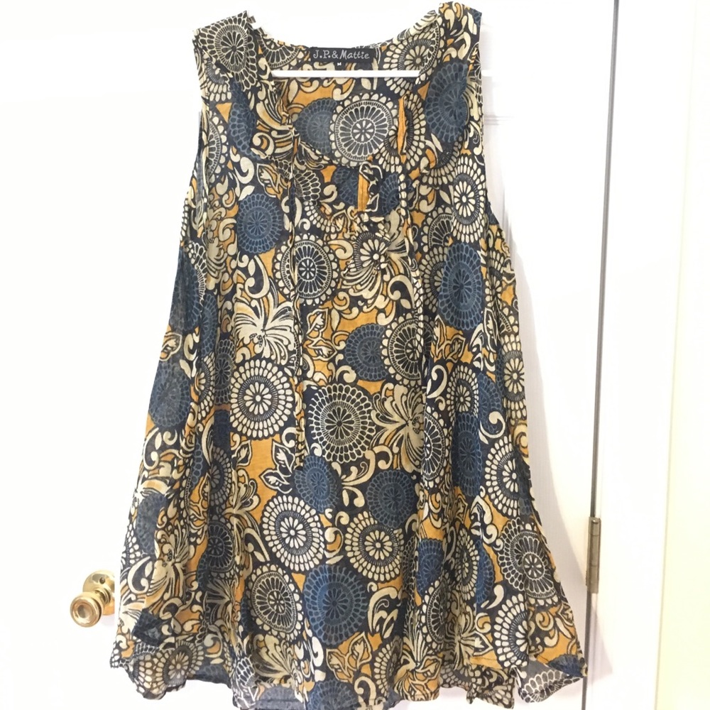 EUC sleeveless top/tunic
