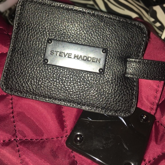 steve madden duffle bag - Picture 4 of 4