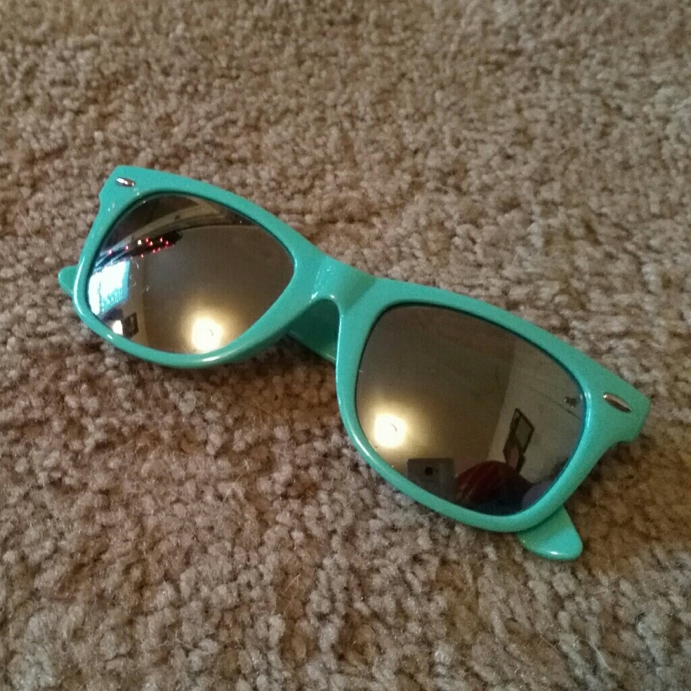 🚫 DONATING SOON🚫 Light Blue Sunglasses