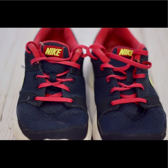 nike navy green shoes