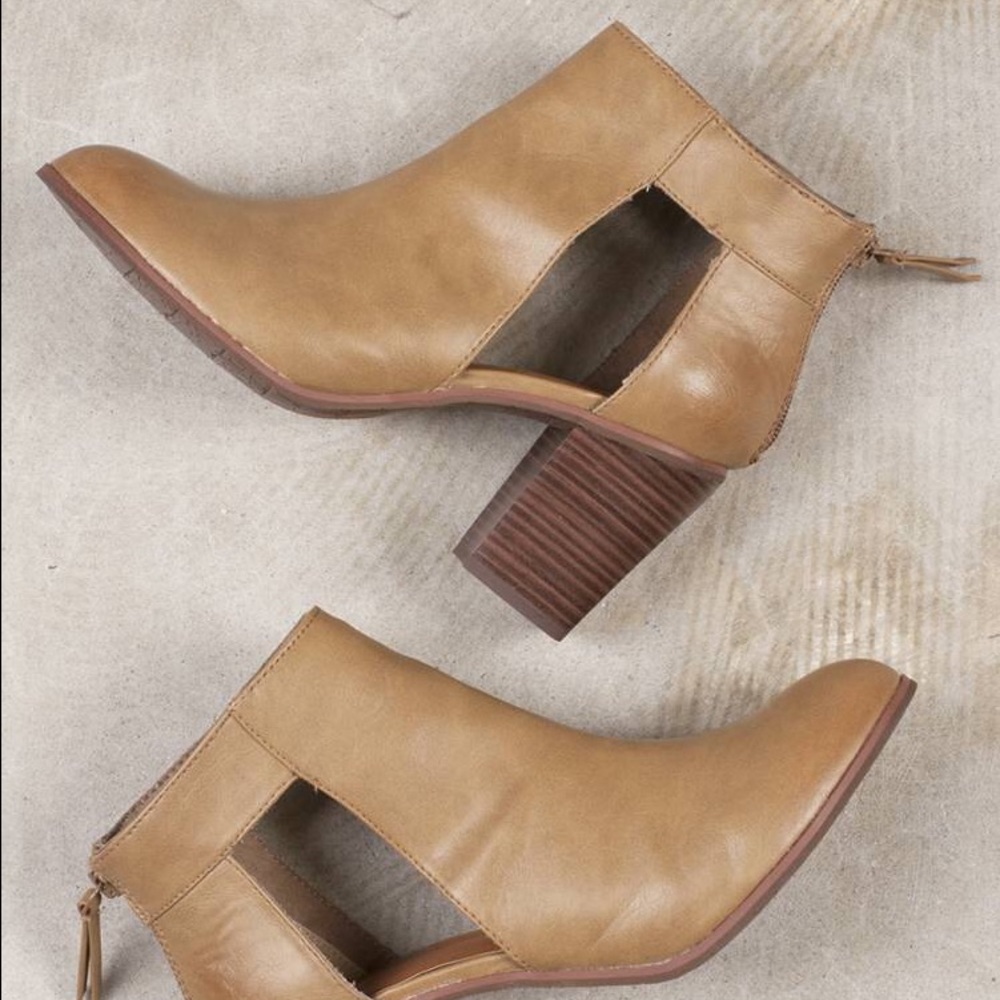 NIB Distressed Vegan Leather Cut Out Ankle Boots - Picture 5 of 6