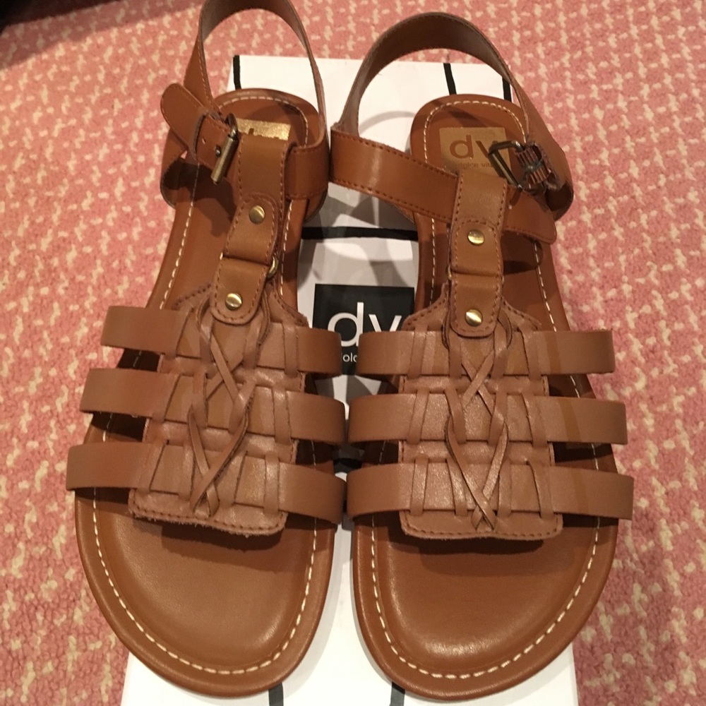 DV brown sandals; size: 8.5. Never worn.