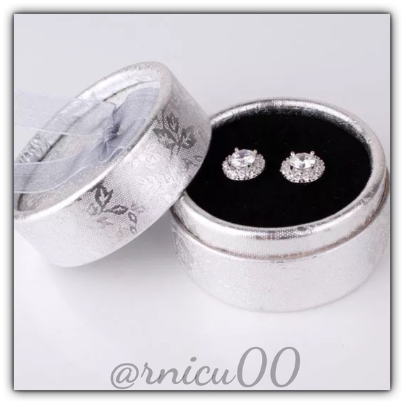 ✴️Last 1!✴️Sapphire Halo 18K Gold Stud Earrings!l - Picture 5 of 8