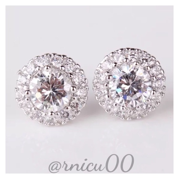 ✴️Last 1!✴️Sapphire Halo 18K Gold Stud Earrings!l - Picture 2 of 8