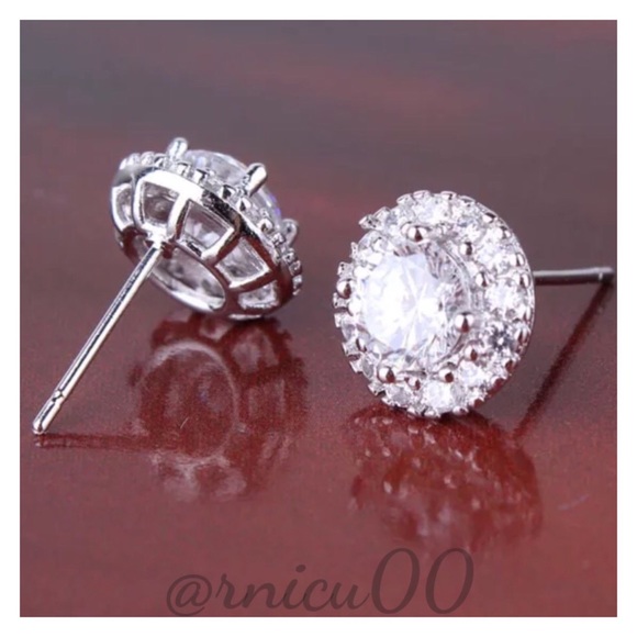 ✴️Last 1!✴️Sapphire Halo 18K Gold Stud Earrings!l - Picture 3 of 8