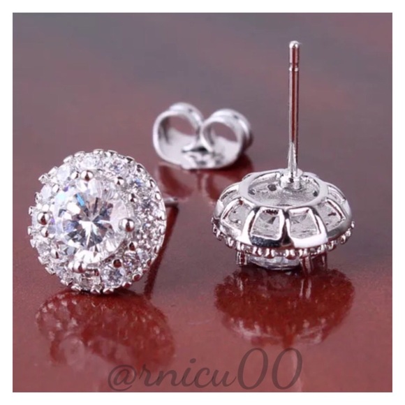 ✴️Last 1!✴️Sapphire Halo 18K Gold Stud Earrings!l - Picture 4 of 8