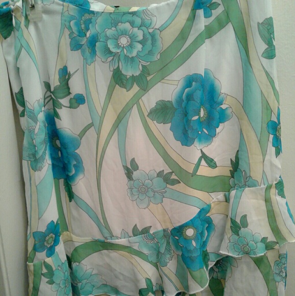 Ruffled flower skirt - Picture 2 of 4