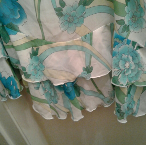 Ruffled flower skirt - Picture 3 of 4