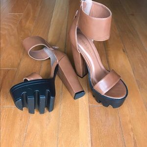 Chunky heel